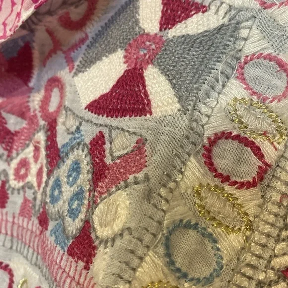 4 Love and Liberty 100% Silk Embroidered Top - Picture 6 of 6